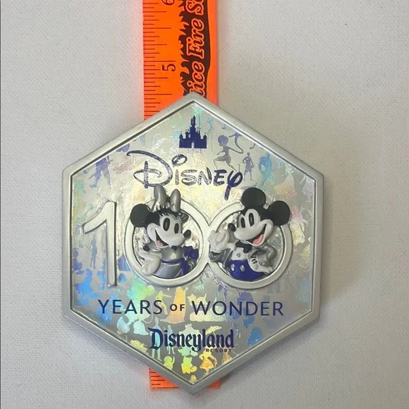 💥3/10 Sale - Disney 100 Years of Wonder Magnet - Picture 5 of 5